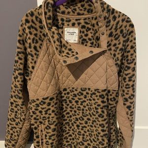 Abercrombie & Fitch asymmetrical snap-up fleece